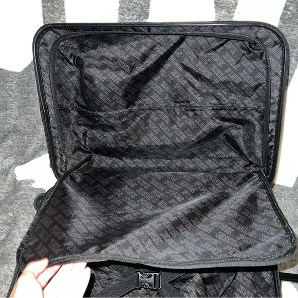 VS PINK RARE HTF 2018 HARD PLASTIC SHELL BLACK/WHITE LOGO ROLLING SUITCASE. - Picture 11 of 16